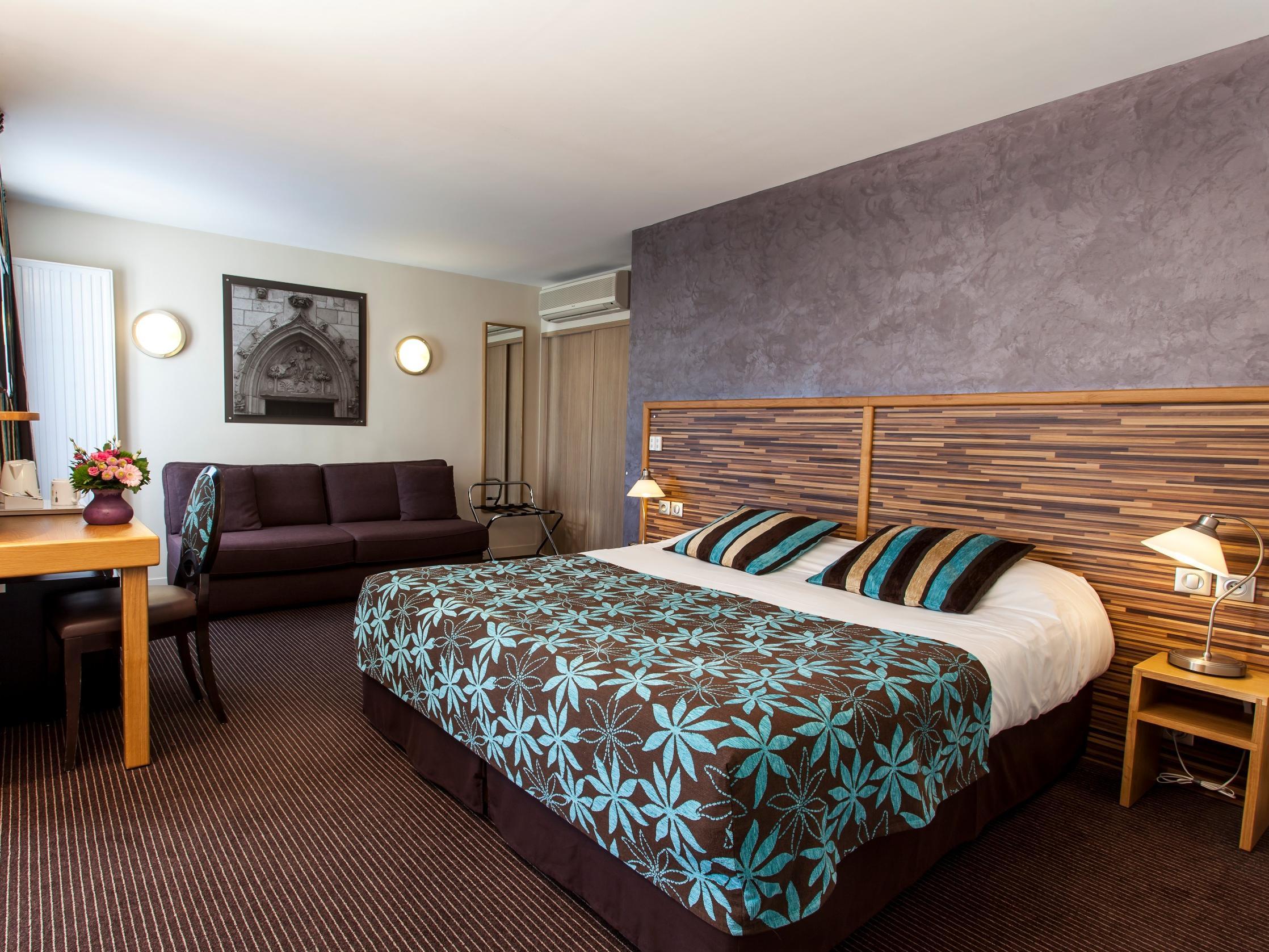 Logis - Le Christina Hotel Bourges Exterior foto