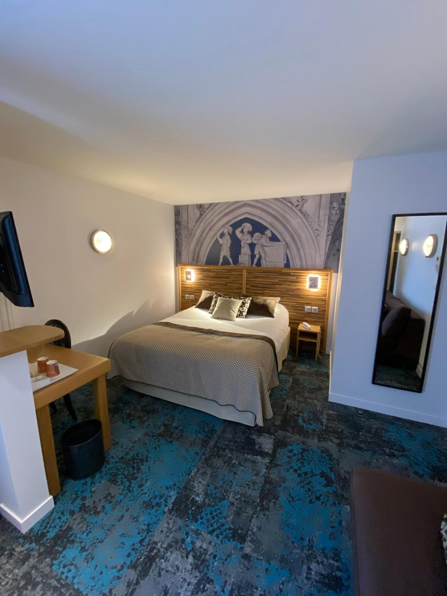 Logis - Le Christina Hotel Bourges Exterior foto