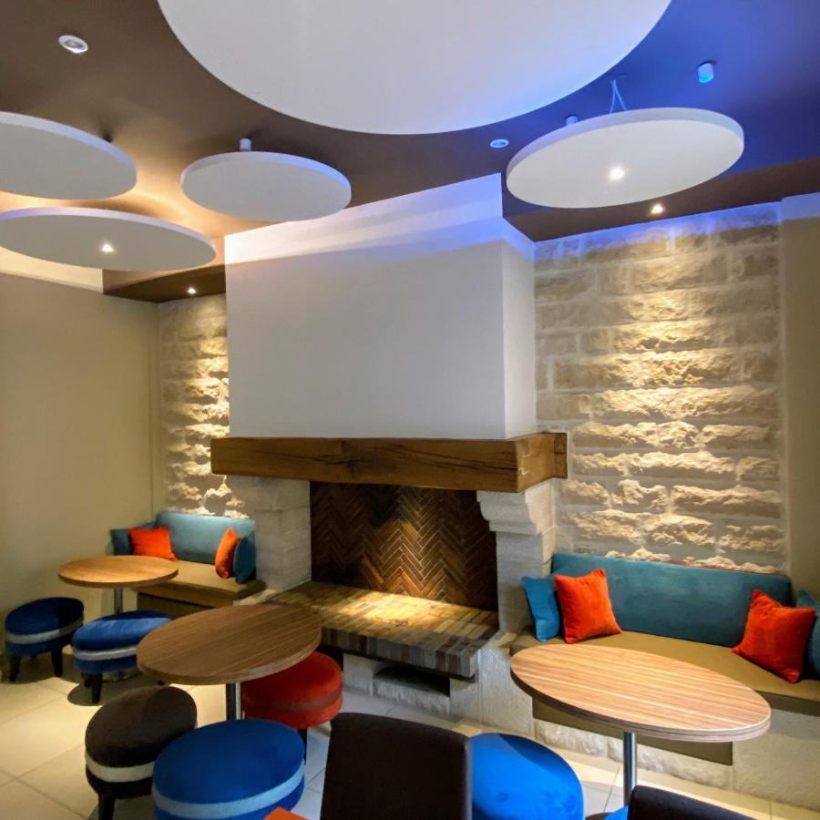 Logis - Le Christina Hotel Bourges Exterior foto