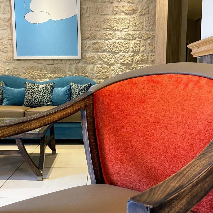 Logis - Le Christina Hotel Bourges Exterior foto